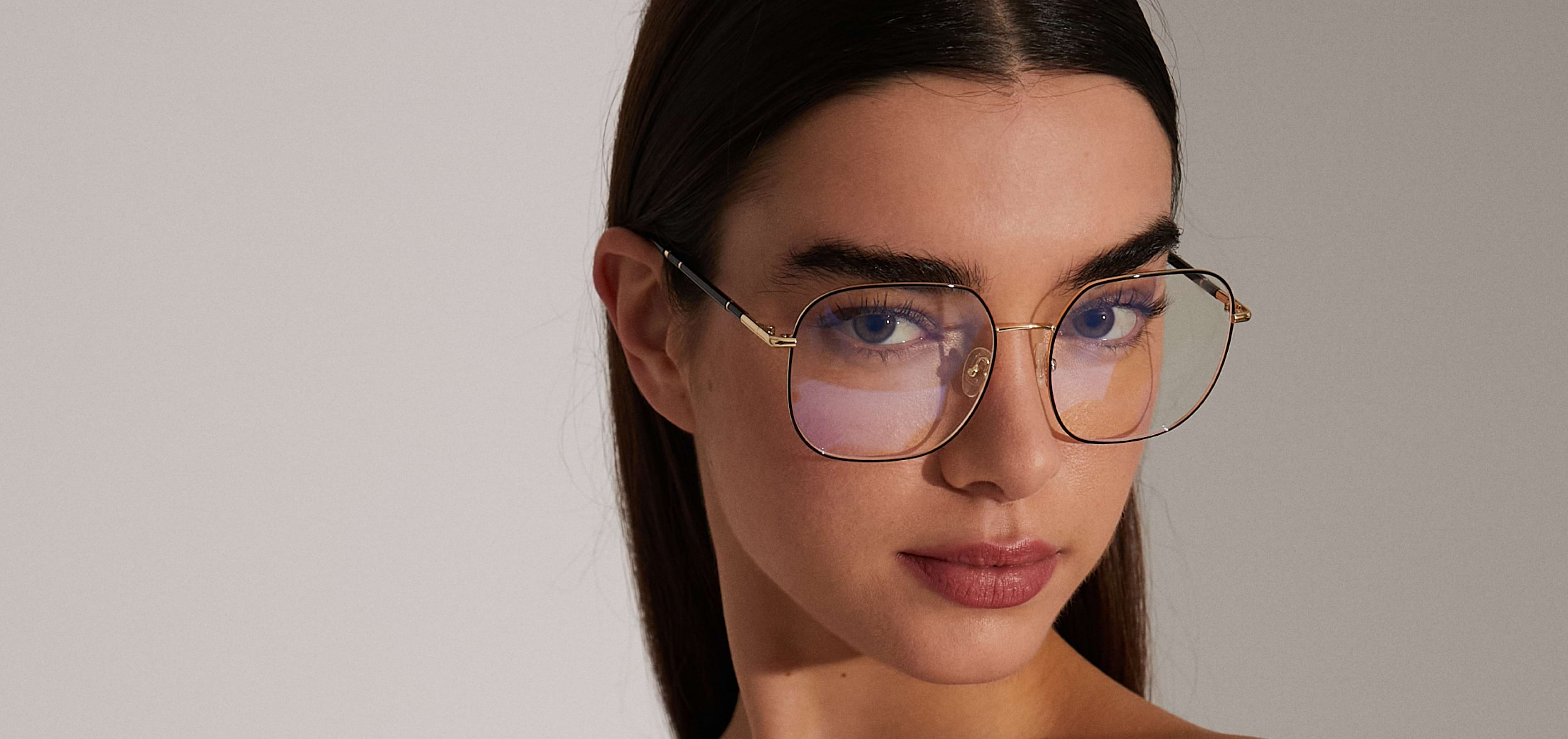 Mó x SPSM-Girl with the collection's glasses