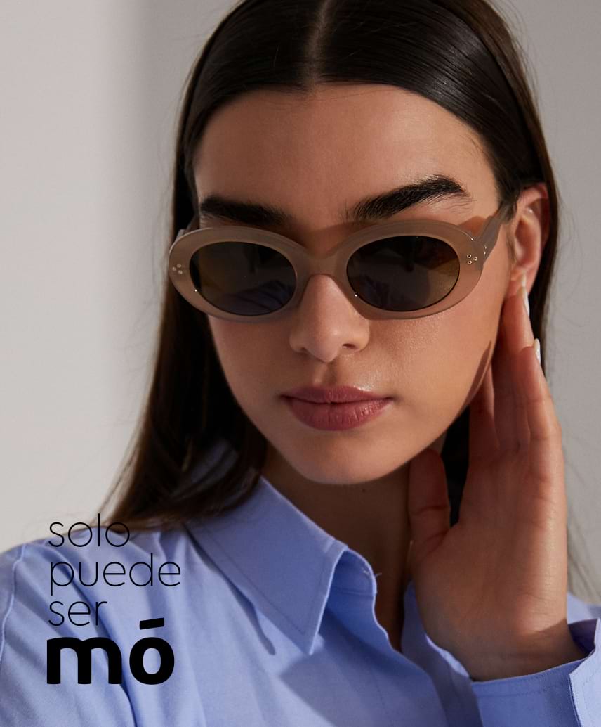 Mó x SPSM-Hero section image-Girl with the collection's glasses